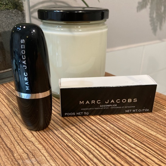 Marc Jacobs Other - 🌷2/$25 MARC JACOBS Accomplice concealer touch-up stick